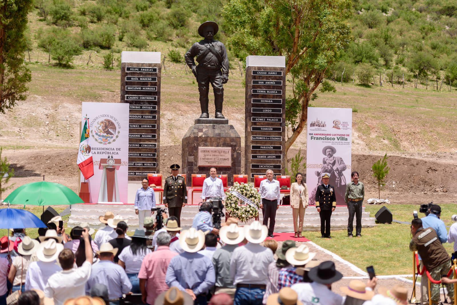 Presidente recuerda a Francisco Villa en su aniversario luctuoso; entrega revólver del revolucionario para exhibirlo en museo de Chihuahua